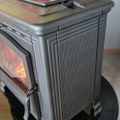 EEK A+ Gusskaminofen Plamen Tena Mit 9,5kW + Herdplatte -Kaminofen Geschaft Plamen Tena Verzierungen
