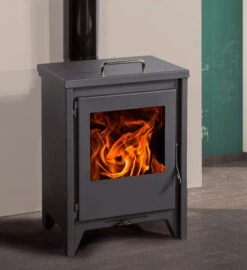 EEK A+ Kaminofen Juan Panadero Bordeaux ECODESIGN Mit Herdplatte - 7,4 KW [Wirkungsgrad 90%!] Rauchrohr Hinten